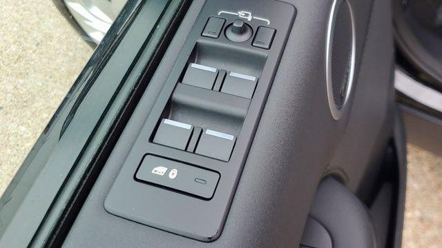 2024 Land Rover Discovery P300 S