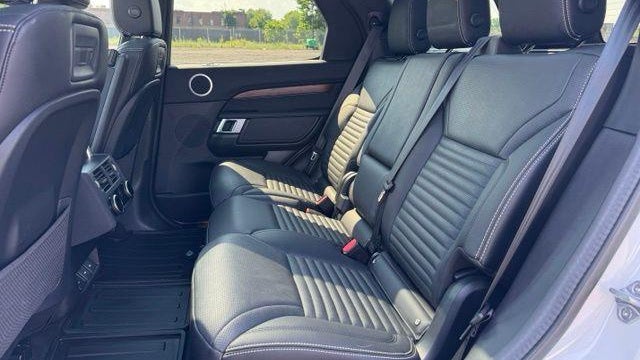 2023 Land Rover Discovery P300 S