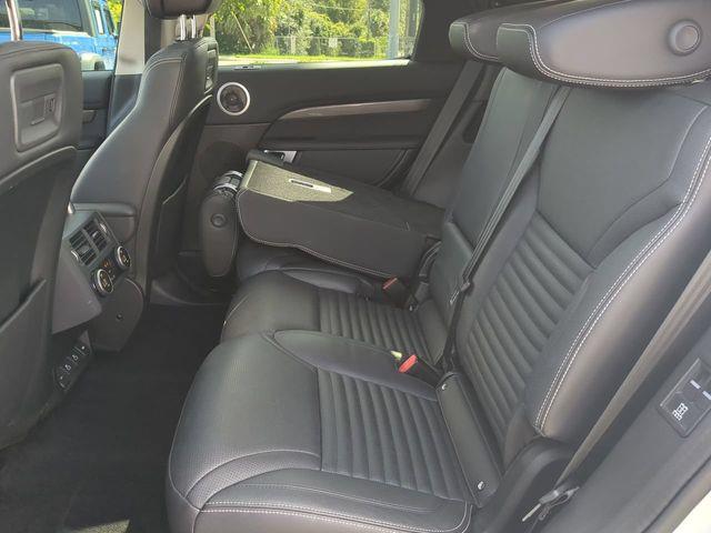 2022 Land Rover Discovery - $28,397