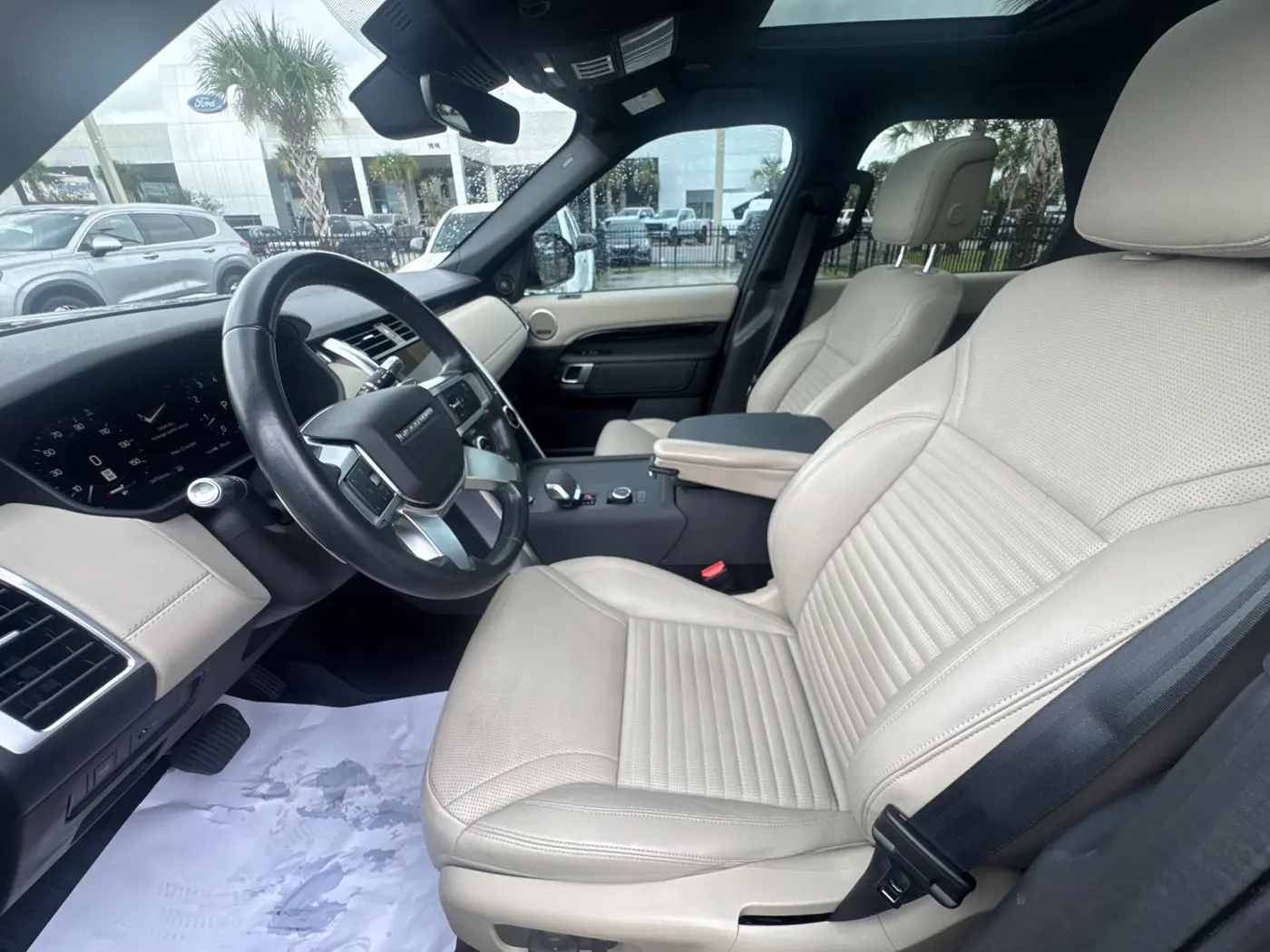 2022 Land Rover Discovery - $26,897