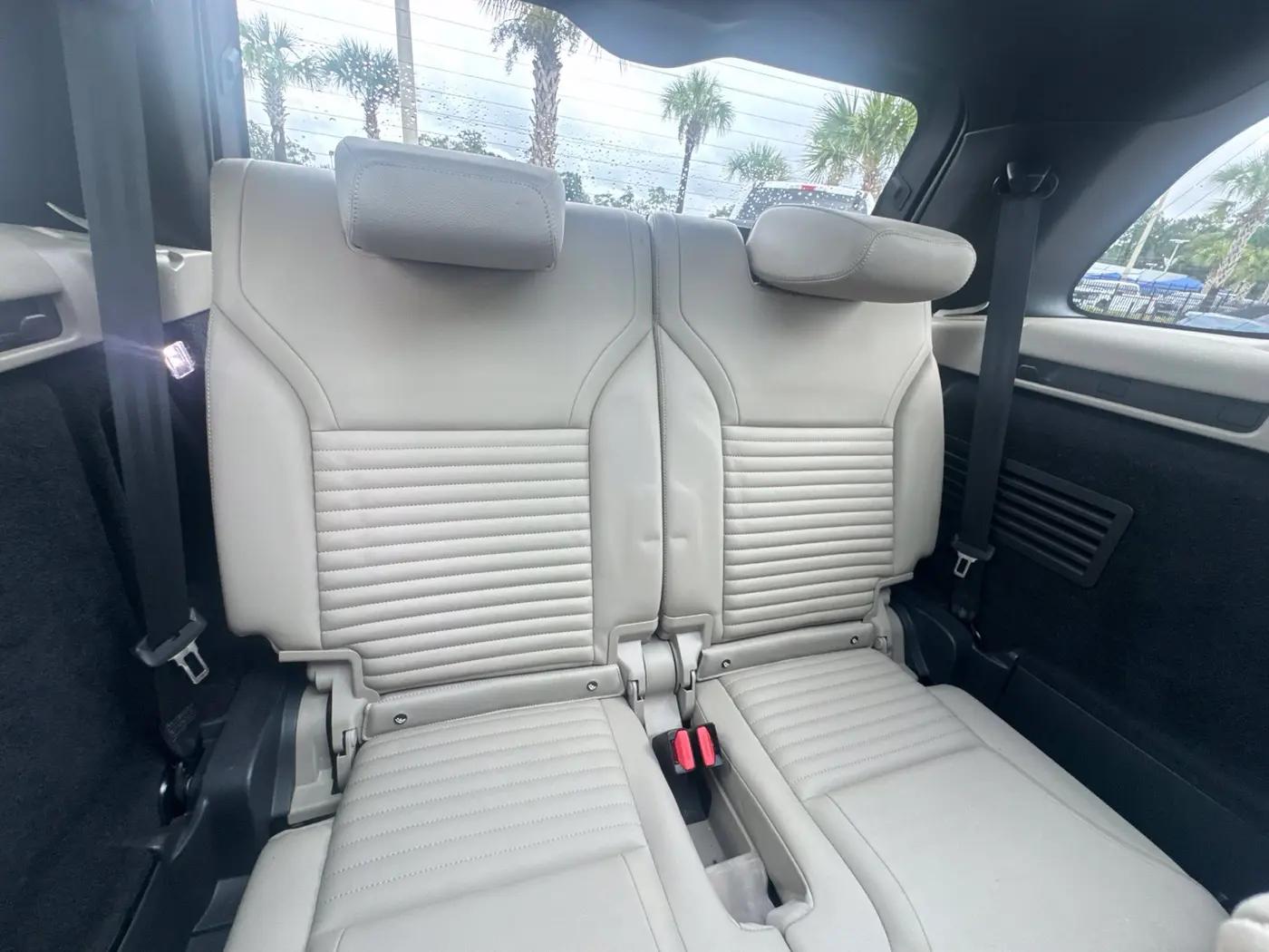 2022 Land Rover Discovery - $26,897