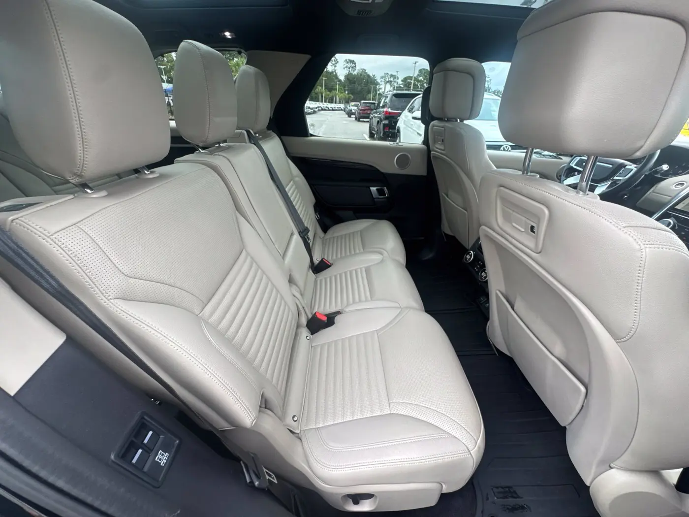 2022 Land Rover Discovery - $26,897