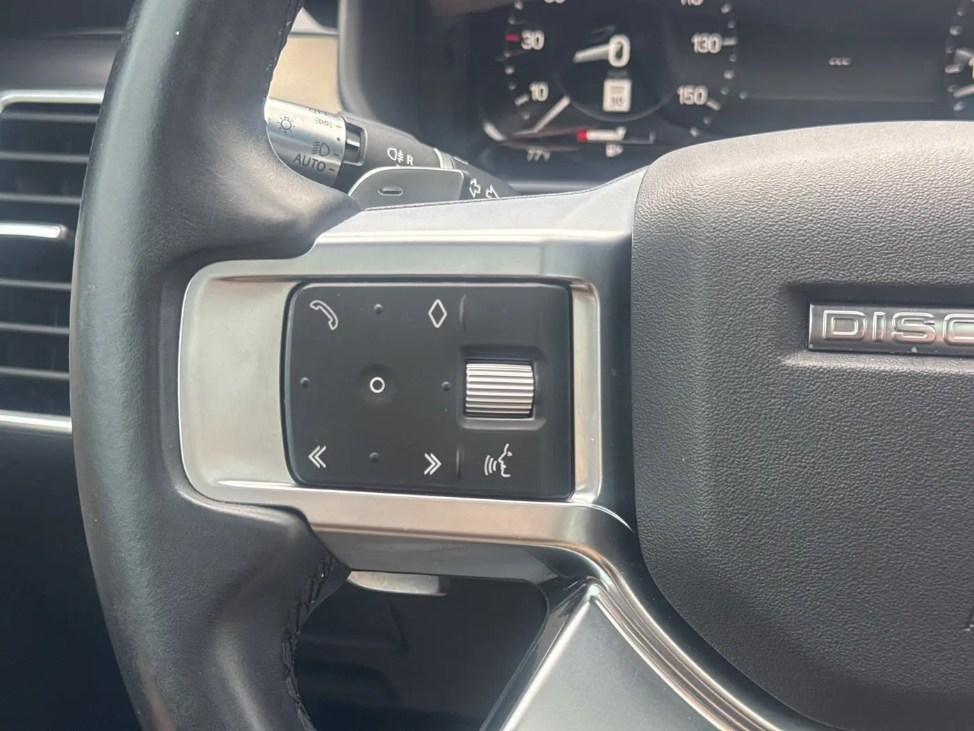 2022 Land Rover Discovery - $26,897