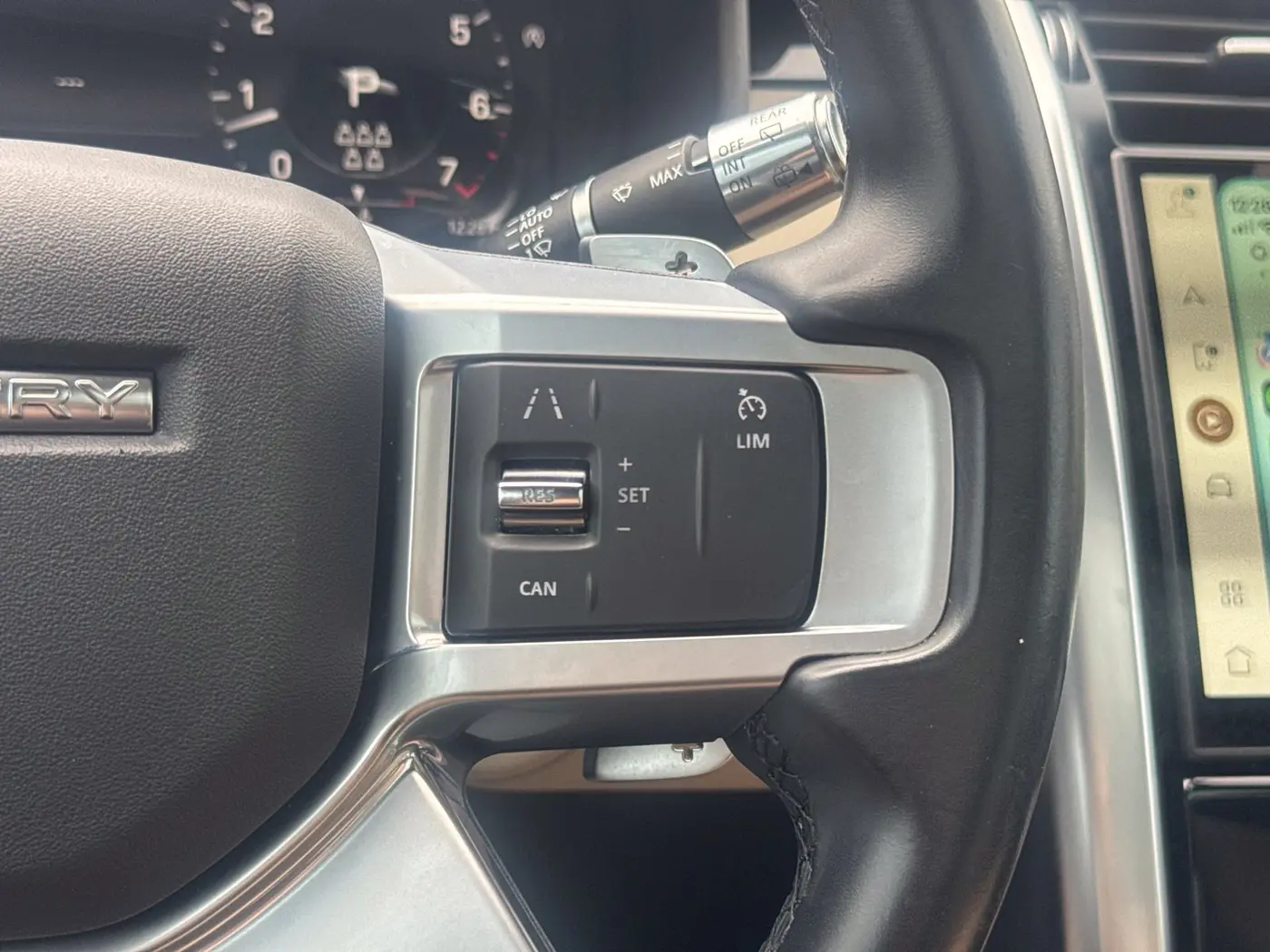 2022 Land Rover Discovery - $26,897