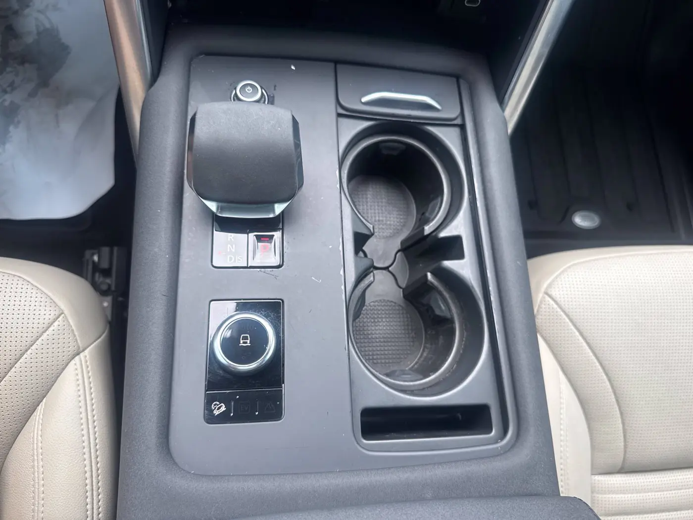 2022 Land Rover Discovery - $26,897