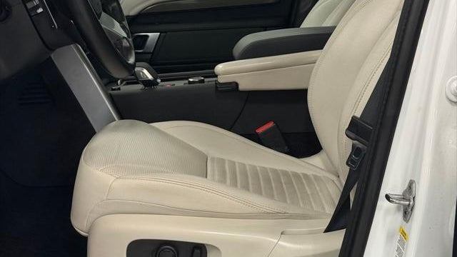 2023 Land Rover Discovery P300 S
