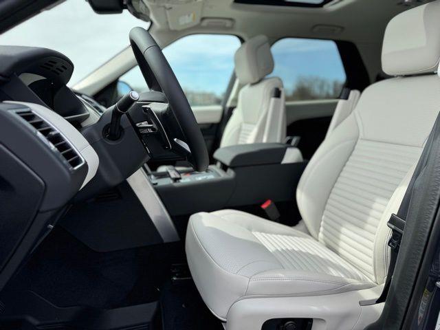 2025 Land Rover Discovery - $48,778