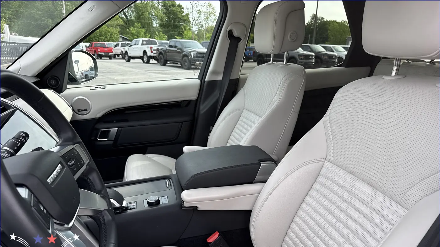 2025 Land Rover Discovery P300 S