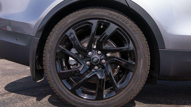 2025 Land Rover Discovery P300 S