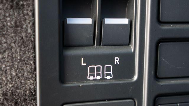 2025 Land Rover Discovery P300 S