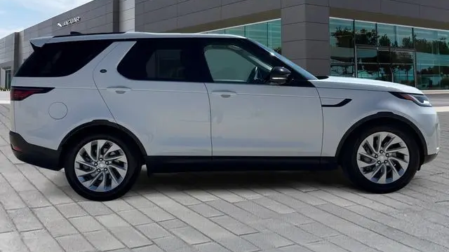 2025 Land Rover Discovery P300 S