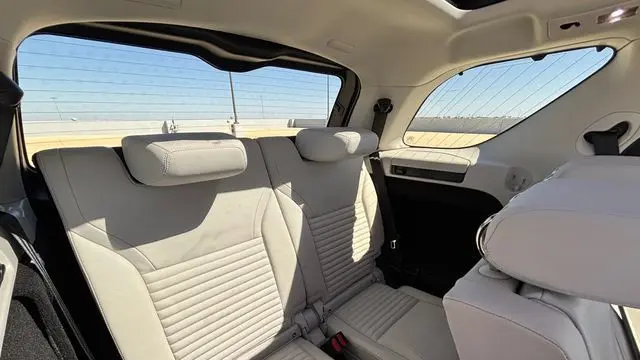 2025 Land Rover Discovery P300 S