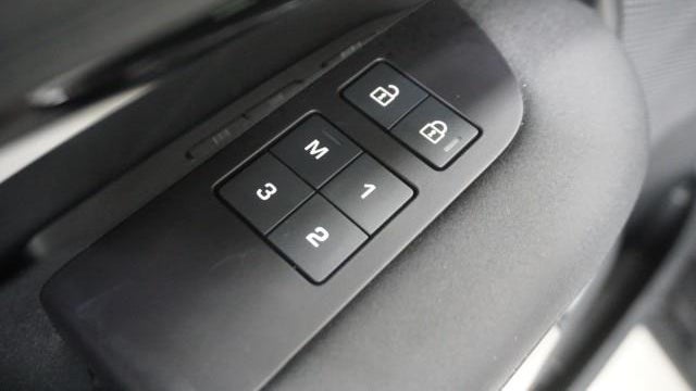 2025 Land Rover Discovery P300 S