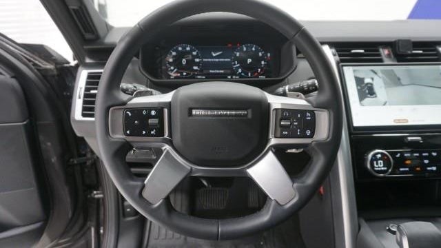 2025 Land Rover Discovery P300 S