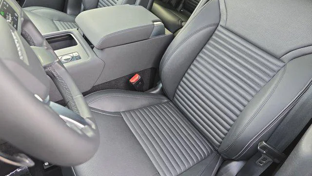 2025 Land Rover Discovery P300 S