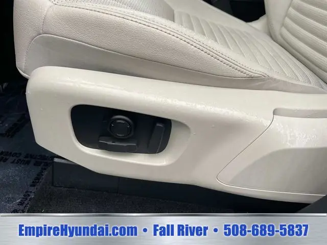 2025 Land Rover Discovery - $39,990