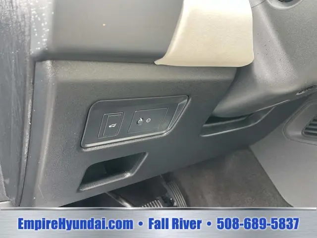 2025 Land Rover Discovery - $39,990