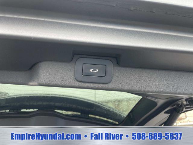 2025 Land Rover Discovery - $37,990