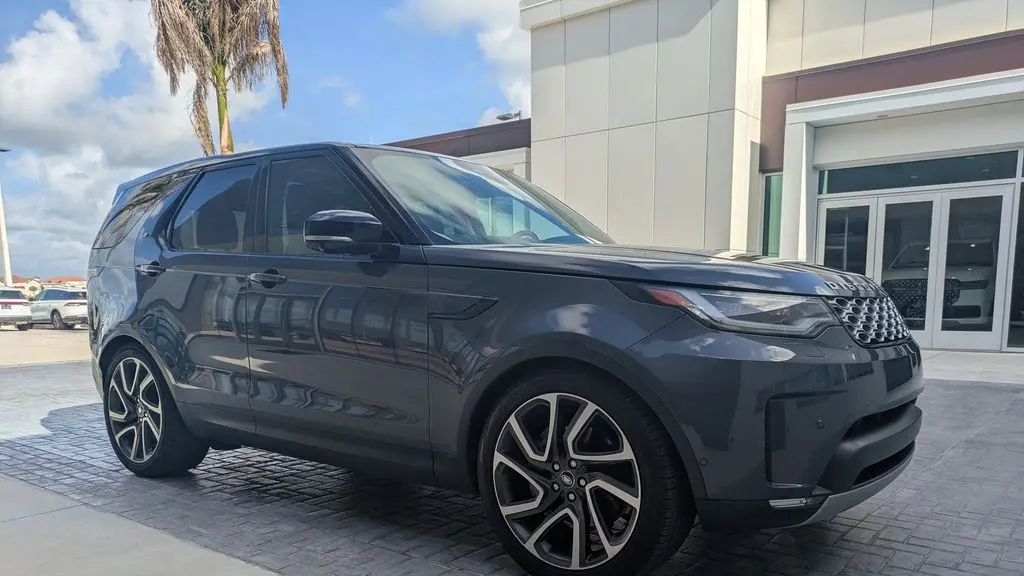 2025 Land Rover Discovery P300 S