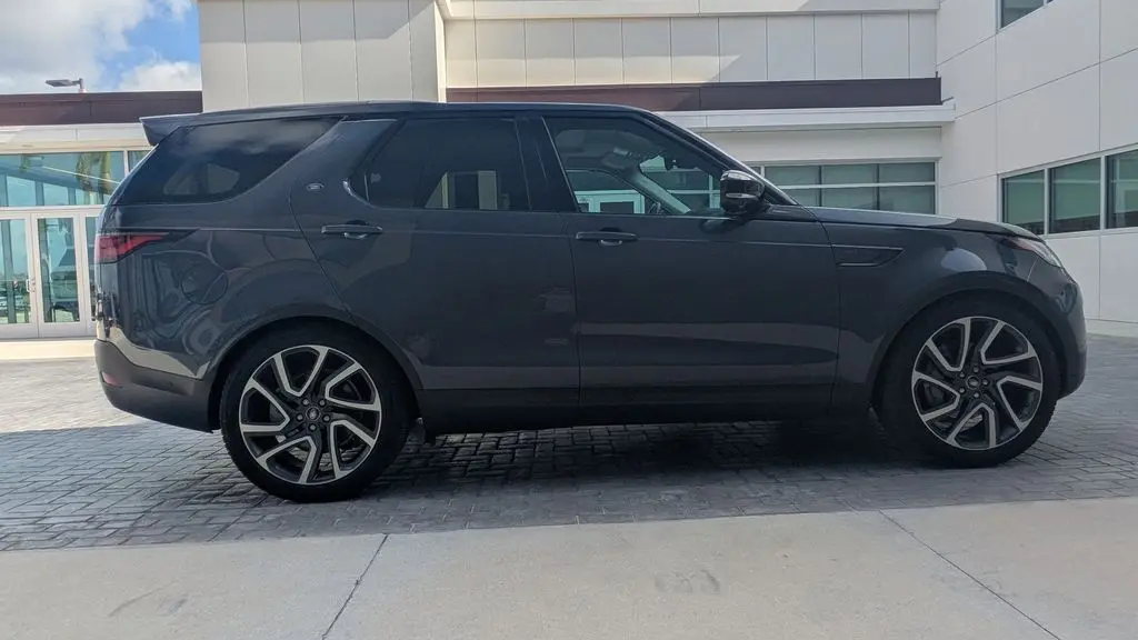 2025 Land Rover Discovery P300 S
