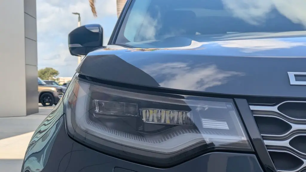 2025 Land Rover Discovery P300 S