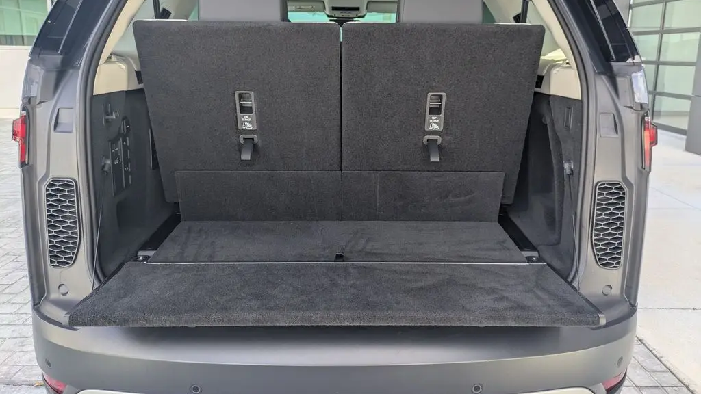 2025 Land Rover Discovery P300 S