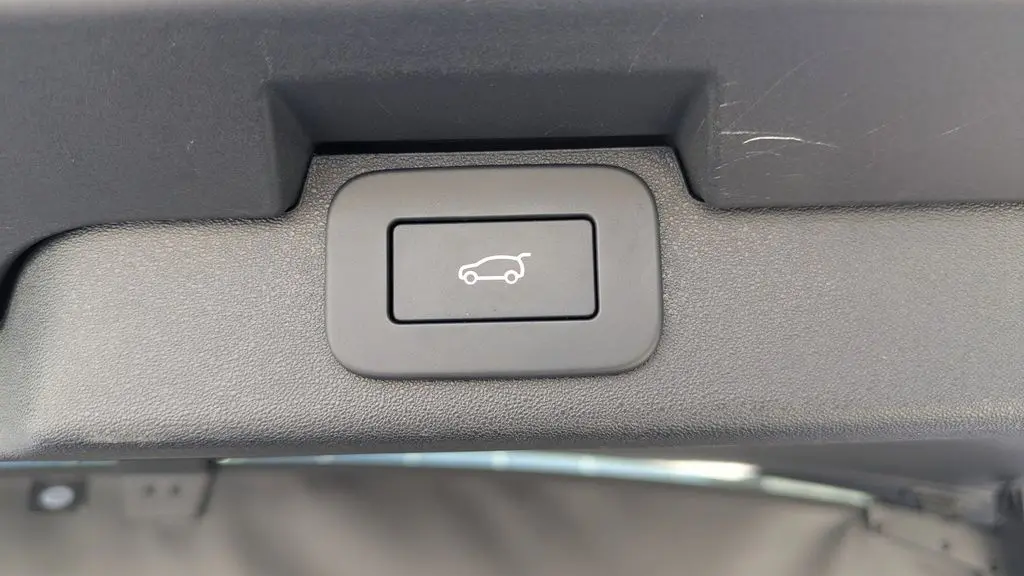 2025 Land Rover Discovery P300 S