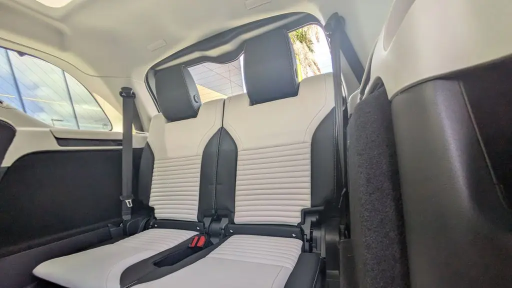 2025 Land Rover Discovery P300 S