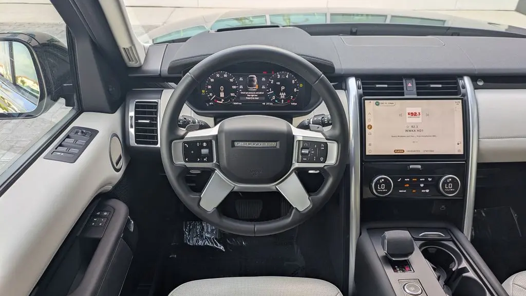2025 Land Rover Discovery P300 S