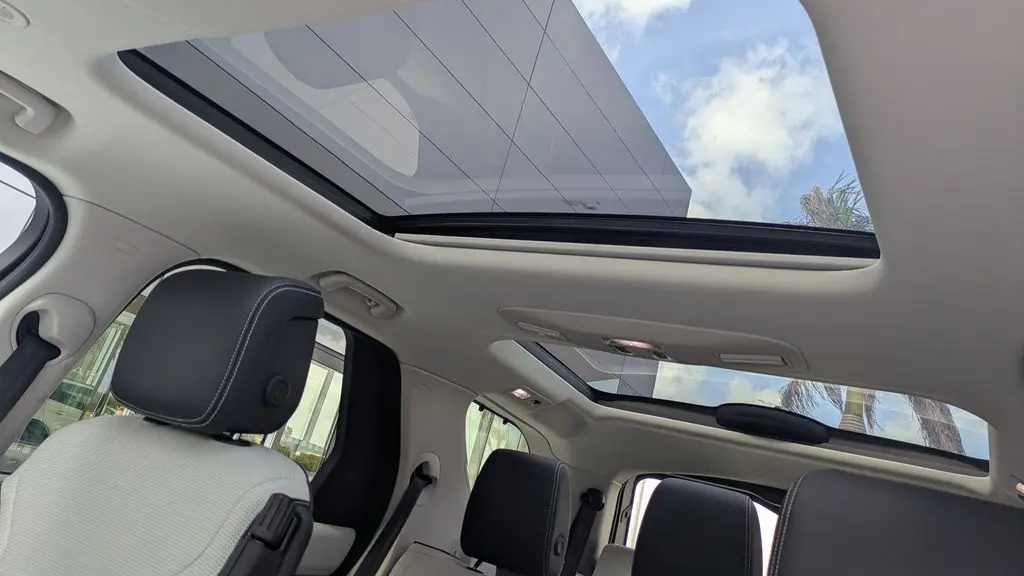 2025 Land Rover Discovery P300 S