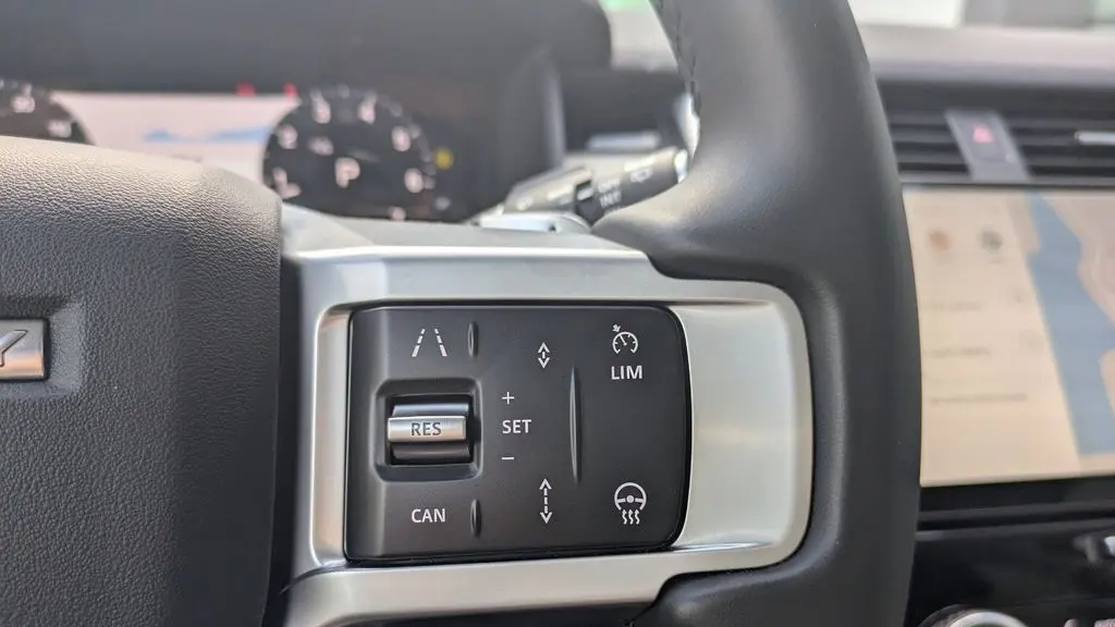 2025 Land Rover Discovery P300 S