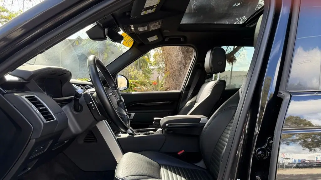 2021 Land Rover Discovery P300 S