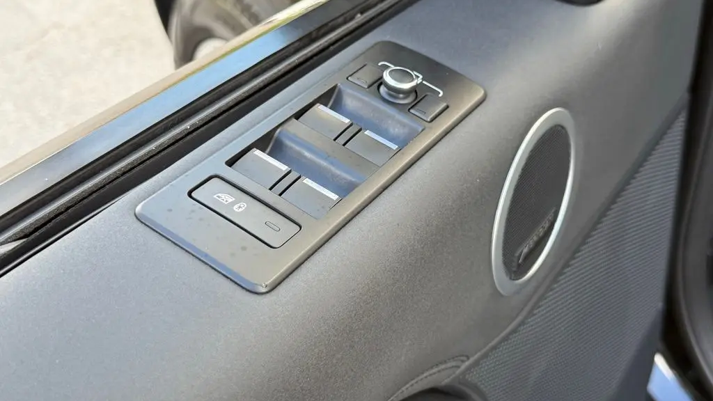 2021 Land Rover Discovery P300 S