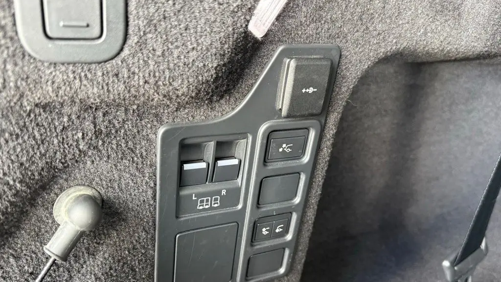 2021 Land Rover Discovery P300 S