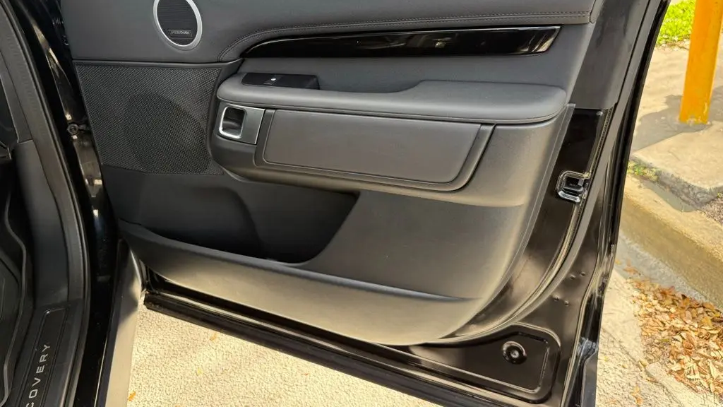 2021 Land Rover Discovery P300 S