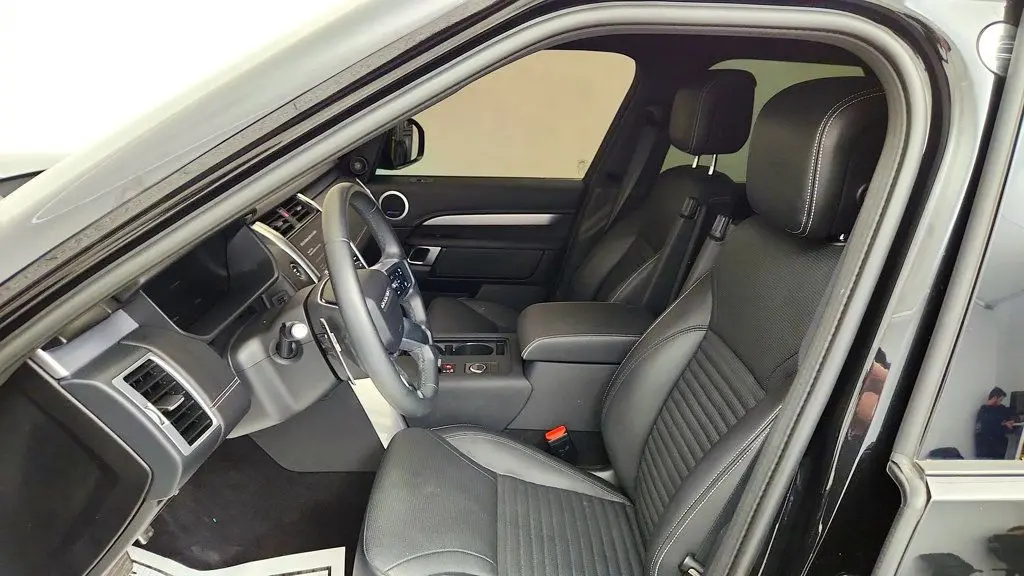 2024 Land Rover Discovery - $37,495