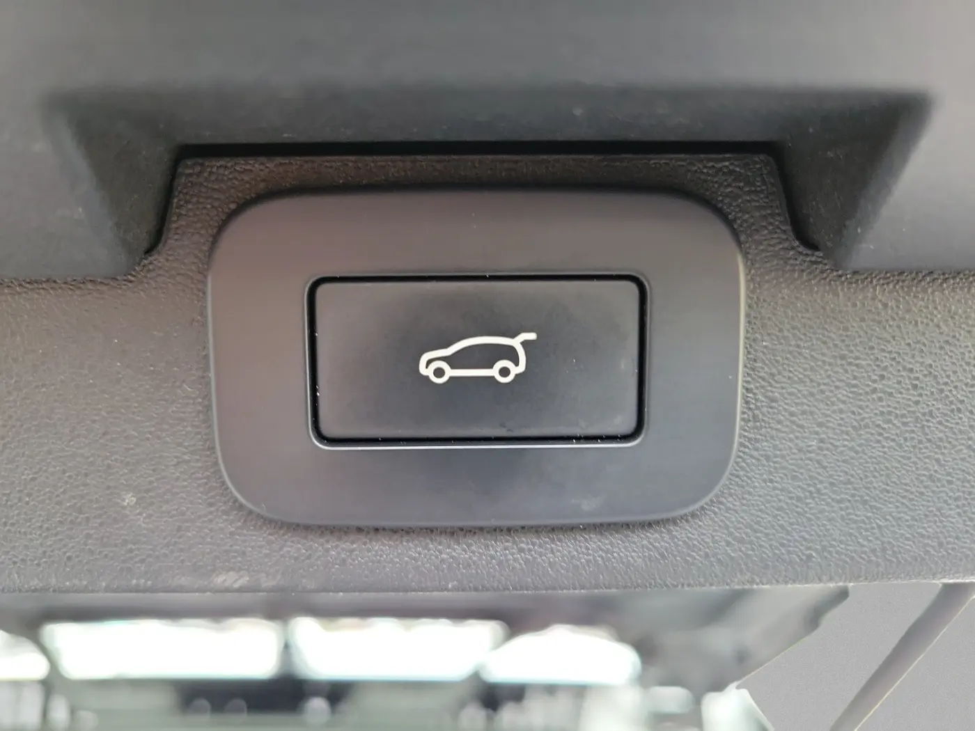 2024 Land Rover Discovery - $37,153