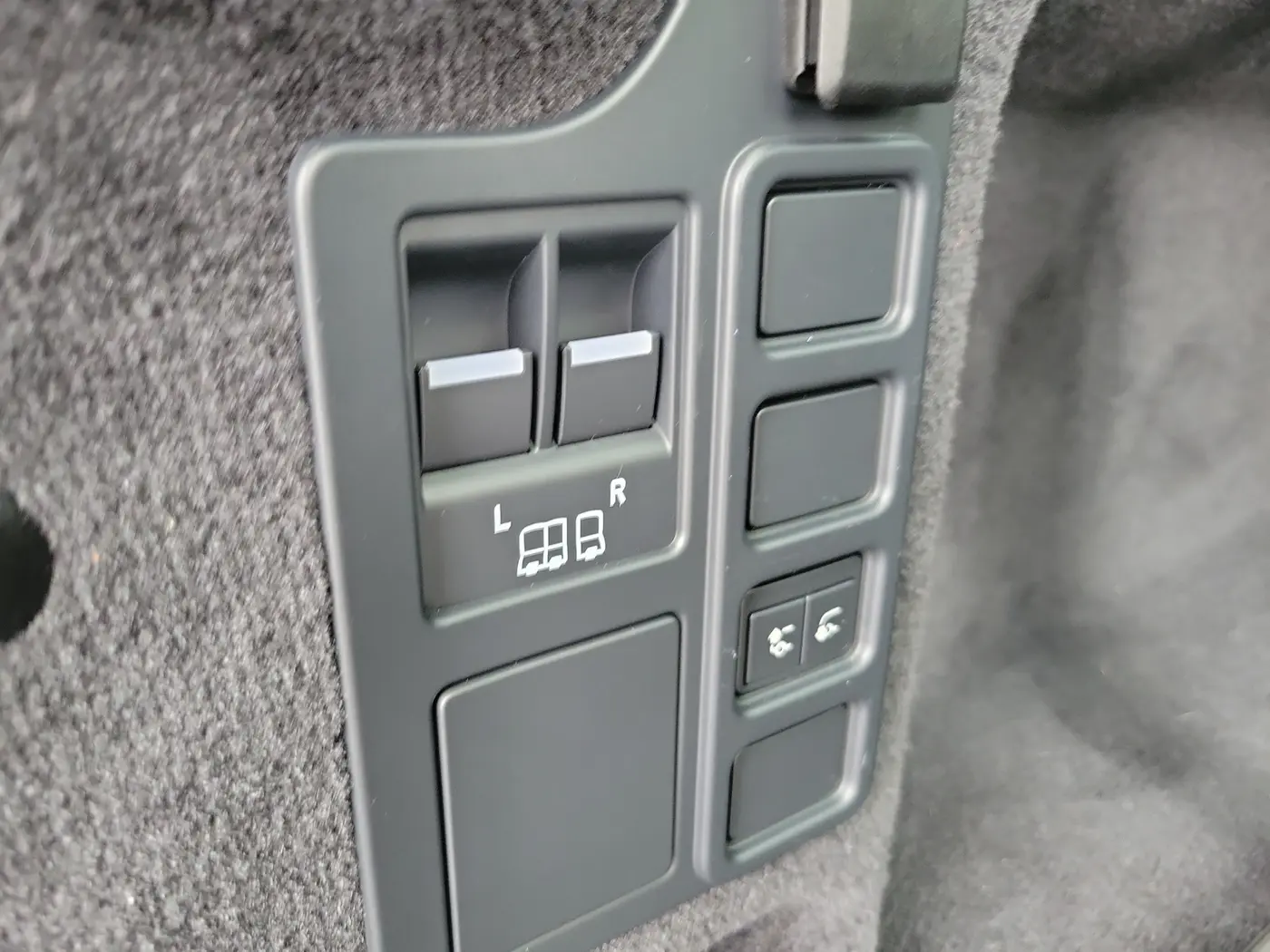 2024 Land Rover Discovery - $37,153