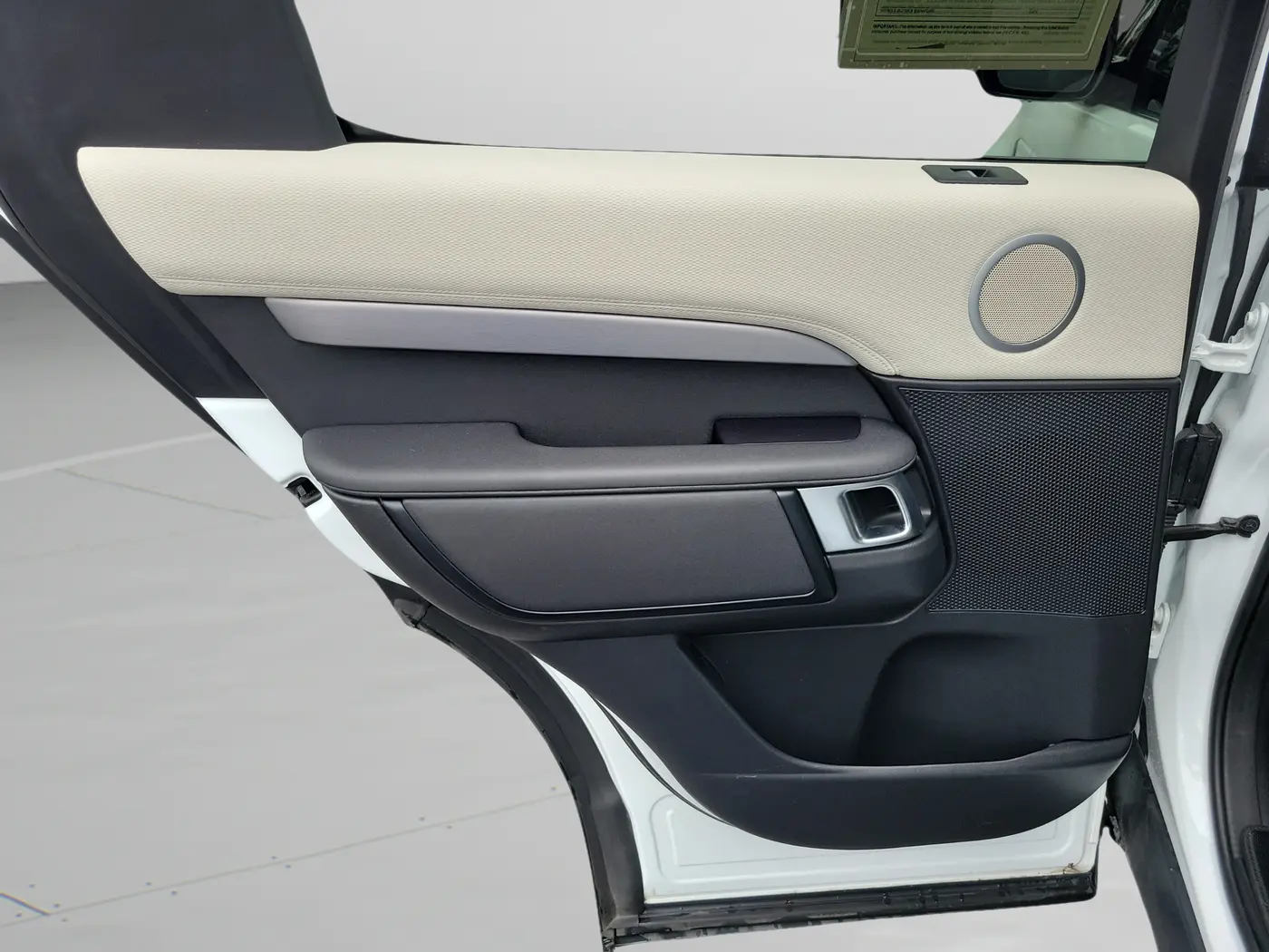 2024 Land Rover Discovery - $37,153