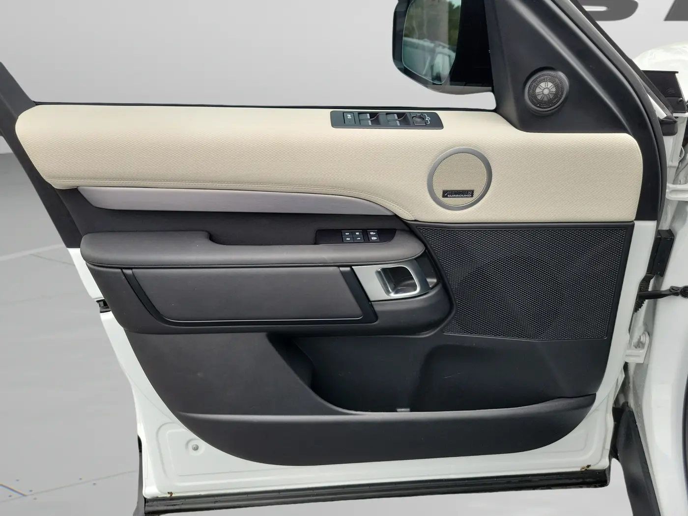 2024 Land Rover Discovery - $37,153