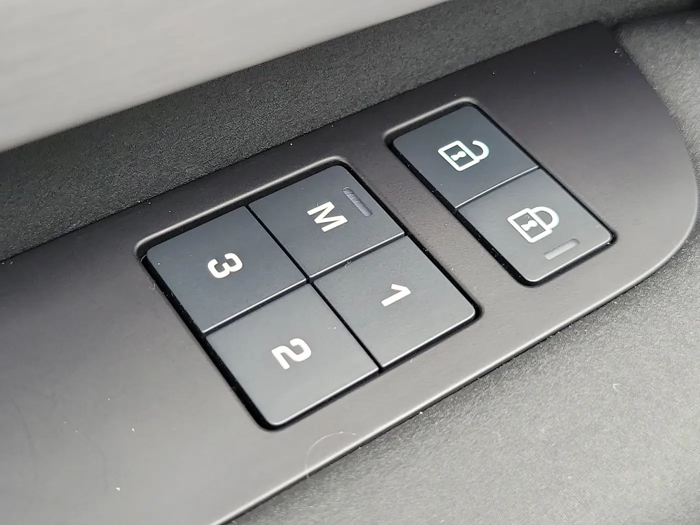 2024 Land Rover Discovery - $37,153