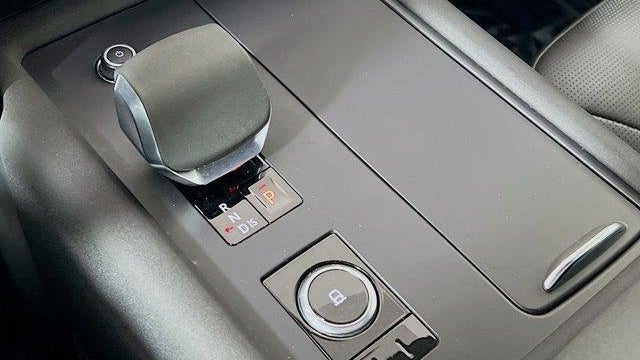2024 Land Rover Discovery P300 Dynamic SE
