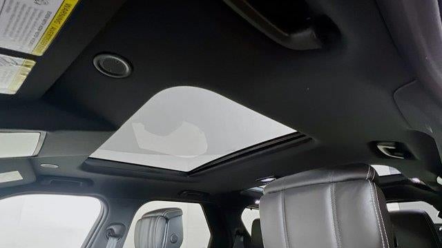 2024 Land Rover Discovery P300 Dynamic SE
