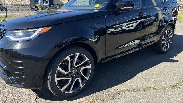 2024 Land Rover Discovery P300 Dynamic SE