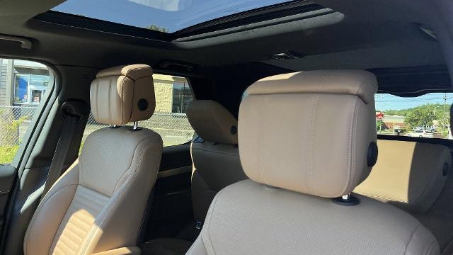2024 Land Rover Discovery P300 Dynamic SE