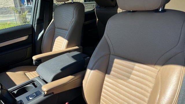 2024 Land Rover Discovery P300 Dynamic SE