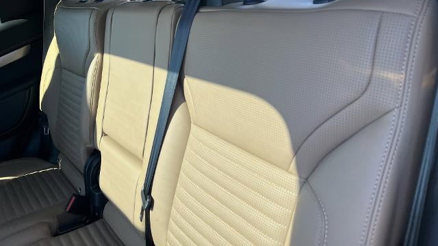 2024 Land Rover Discovery P300 Dynamic SE