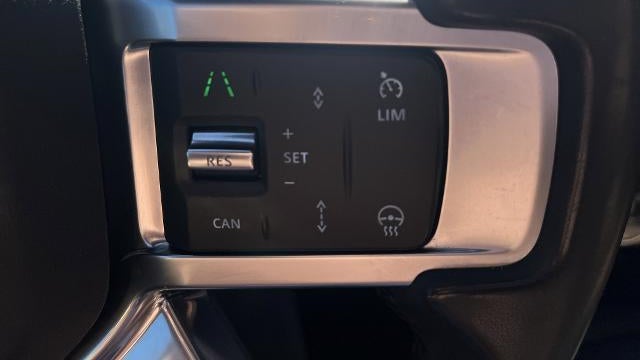 2024 Land Rover Discovery P300 Dynamic SE