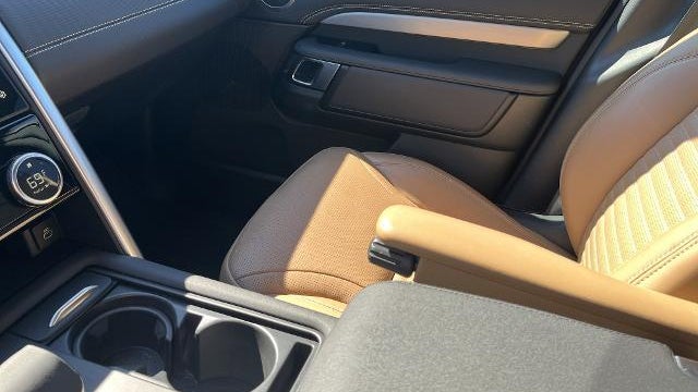 2024 Land Rover Discovery P300 Dynamic SE