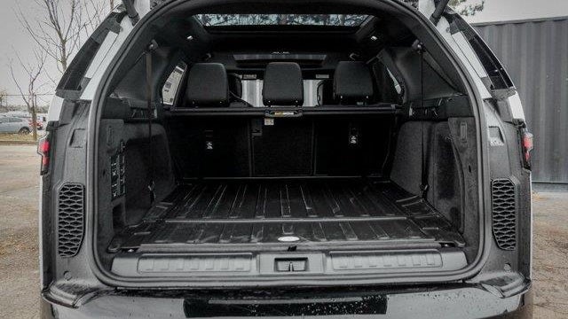 2025 Land Rover Discovery P300 Dynamic SE